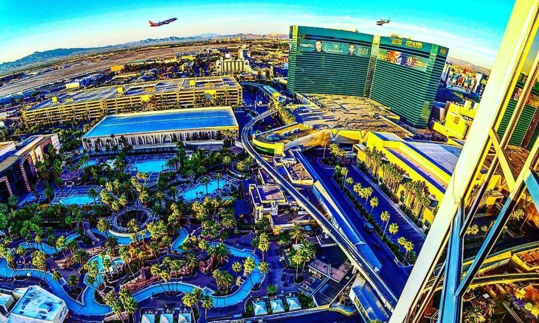 Lucky Gem Penthouse & Luxury Suites At Signature Resort, Balcony Strip View 2605 Лас Вегас Екстериор снимка