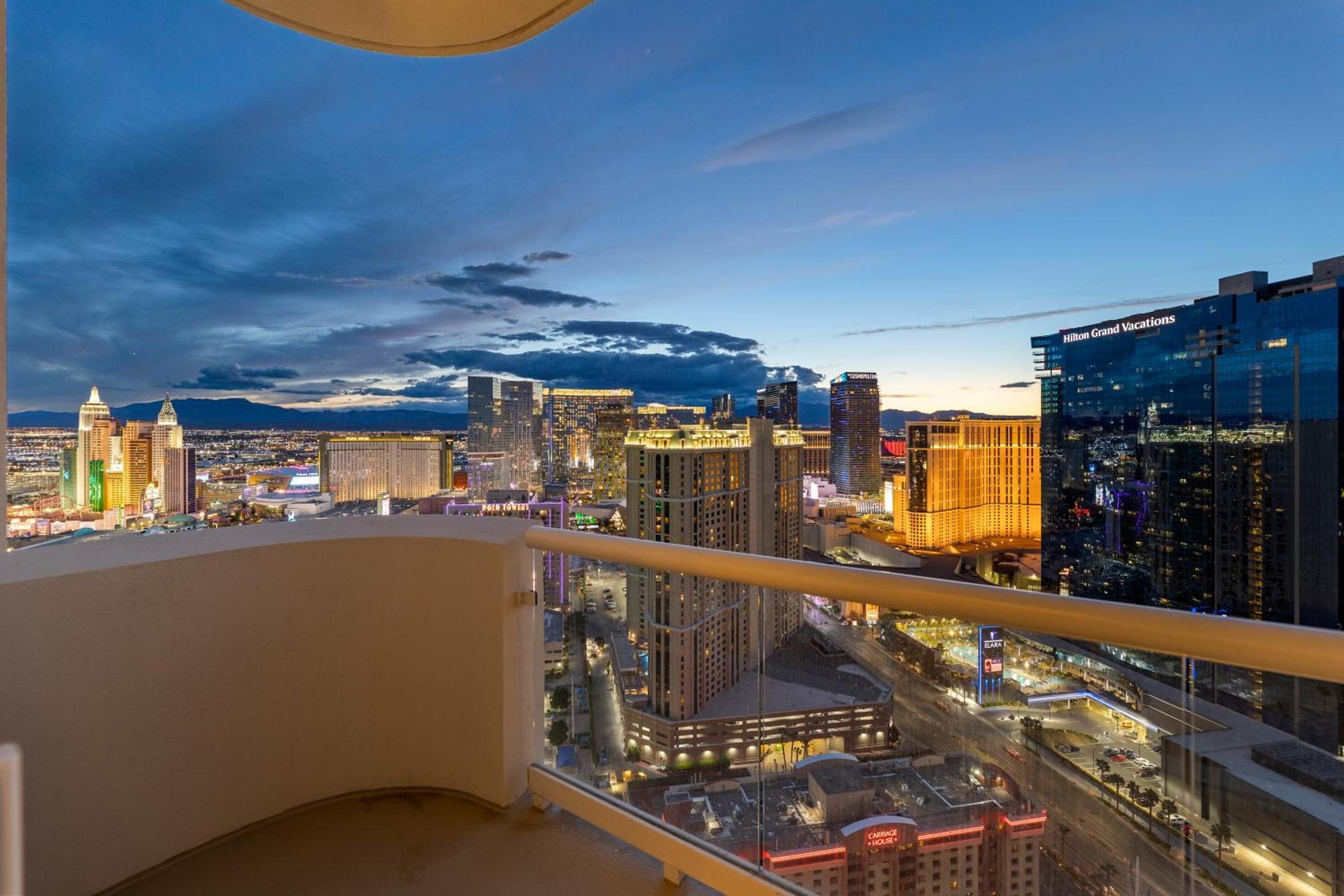 Lucky Gem Penthouse & Luxury Suites At Signature Resort, Balcony Strip View 2605 Лас Вегас Екстериор снимка